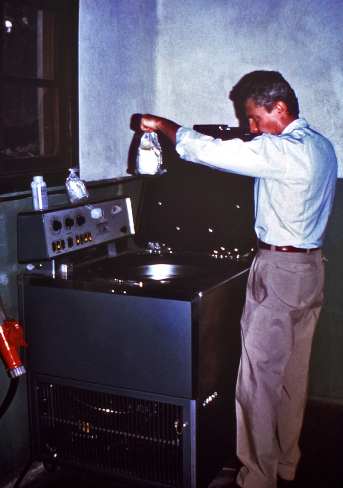Biologist blood centrifuge