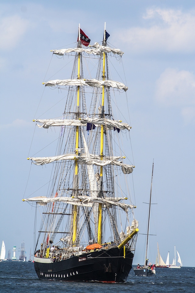 Sea port cordage