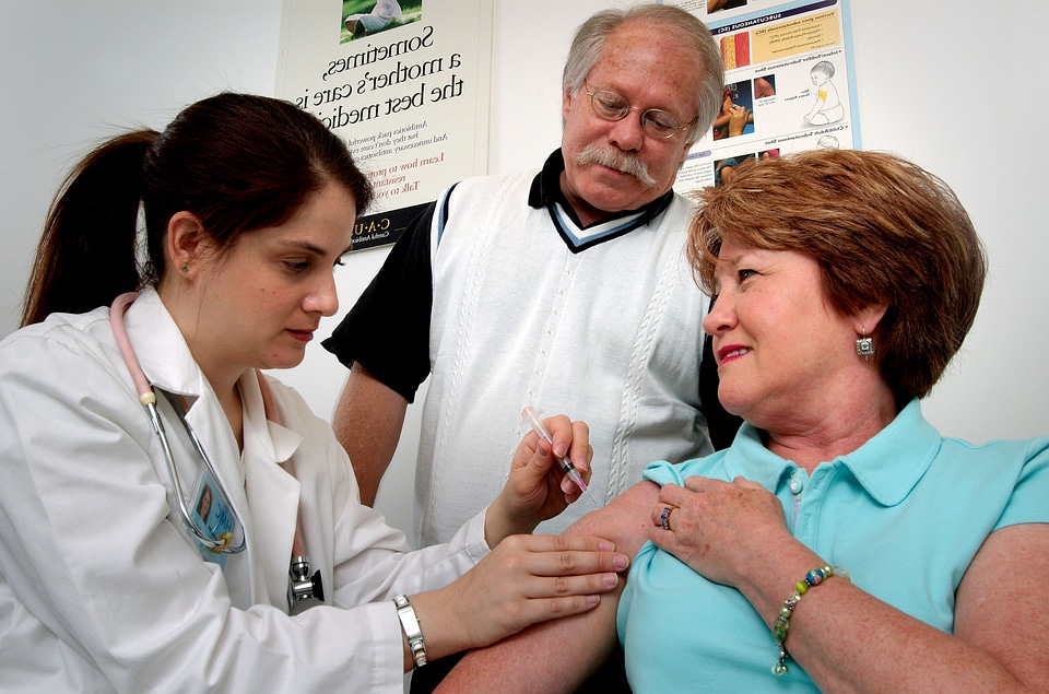 Doctor inoculation intramuscular