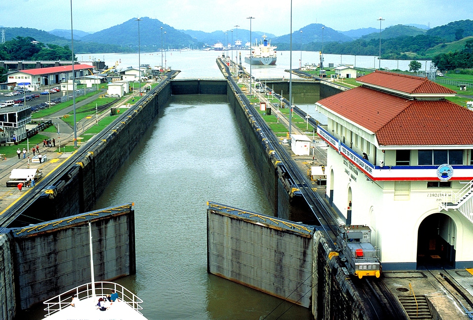 Canal ocean pacific