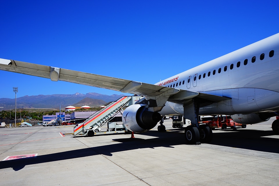 Aircraft arrival land