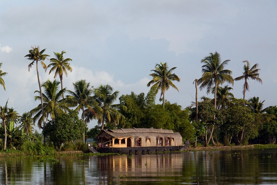 India houseboat backwaters