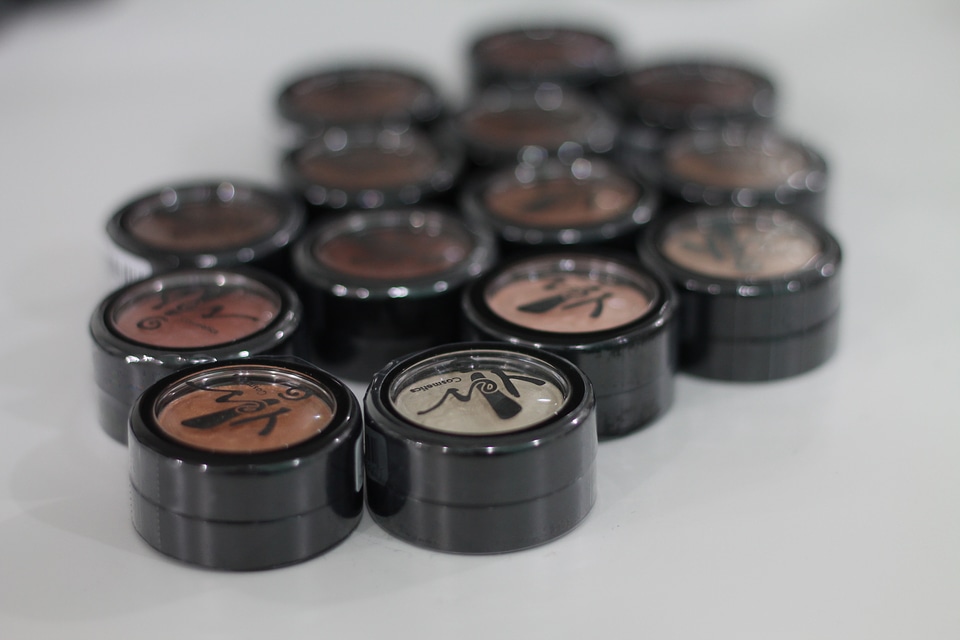 Shadows beauty compact
