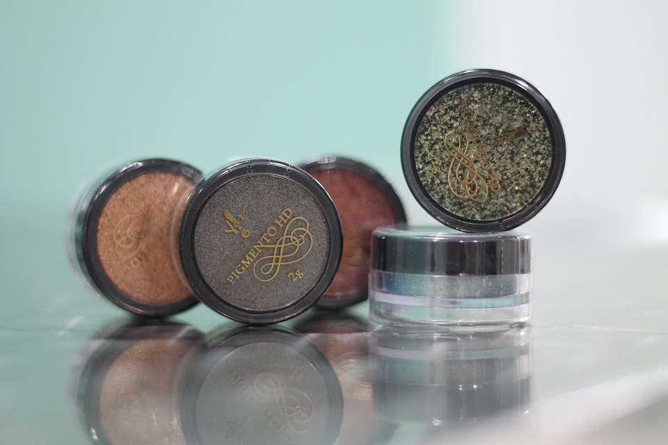 Shadows beauty compact