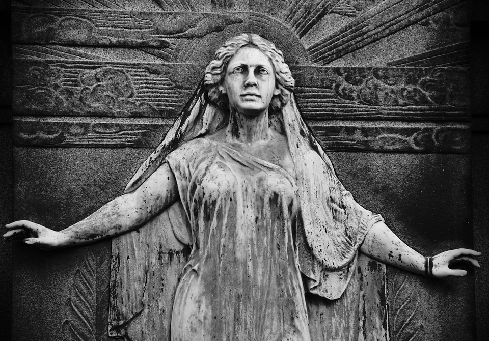 Sculpture woman black and white