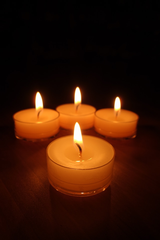 Light wax candlestick