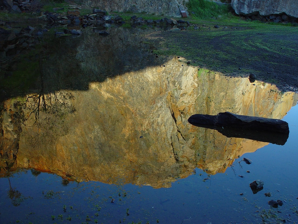 Black Currant hill pool
