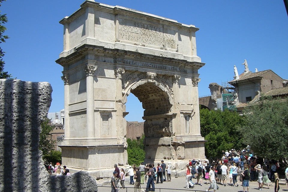 Ruin structure roman