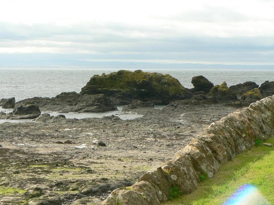 Rock shoreline 