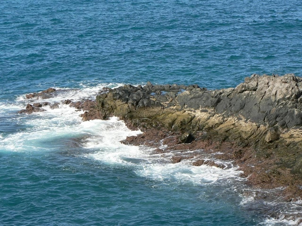 Mare shoreline water