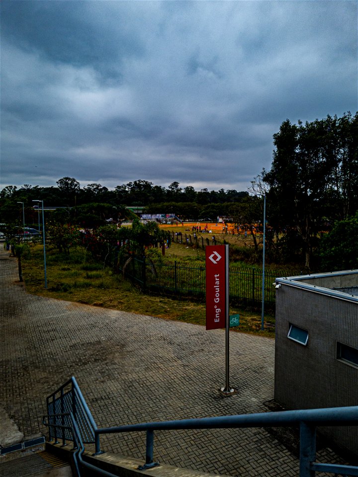 Saída Estação Engenheiro Goulart