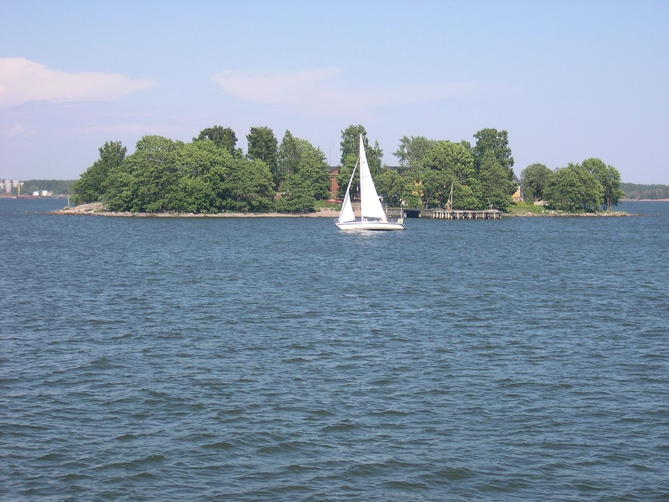 Island yacht 