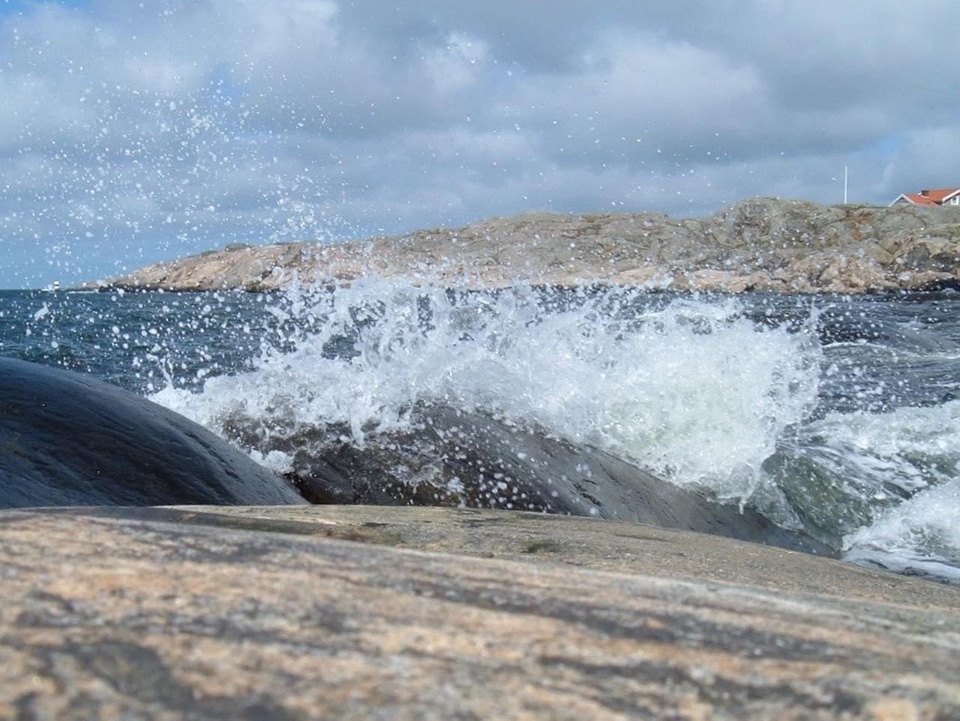 Rock water wave