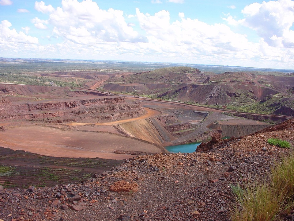 Extraction mine operation