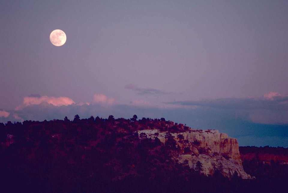 Domestic monument moon