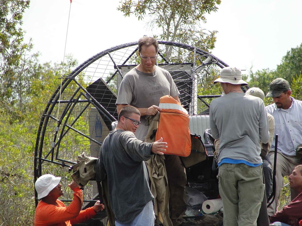 Boot crew labor photo