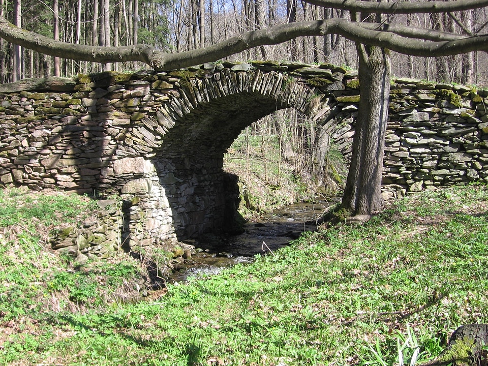 Outdoor scene structure