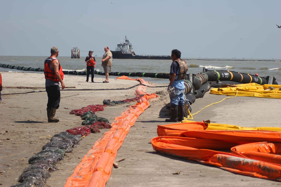 Oil people strand