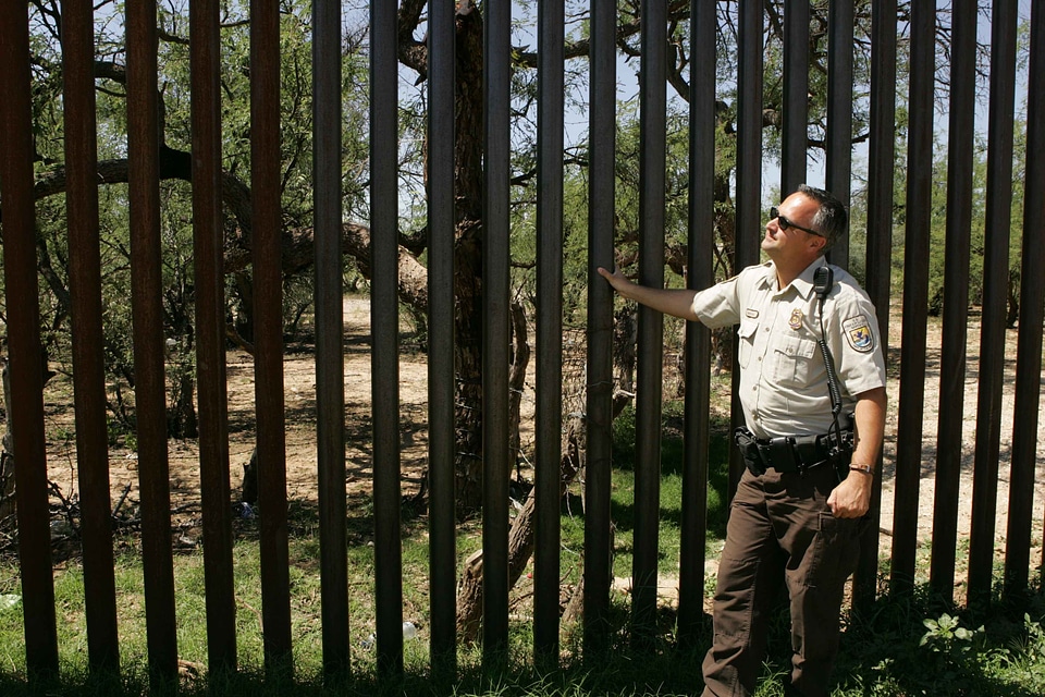 Border close uniform