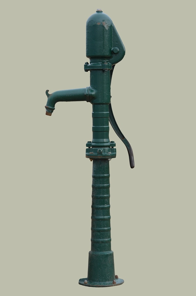 Water pump pumps green