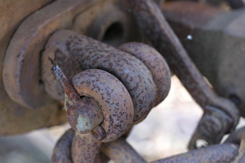 Linkage metal rust