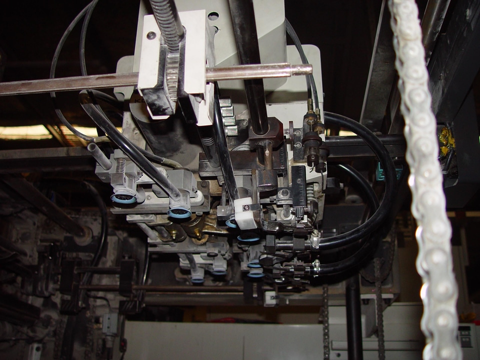 Apparatus card feeder