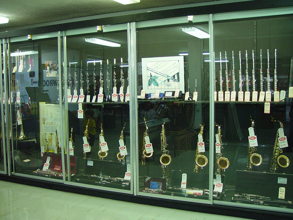 Cabinet monitor musical