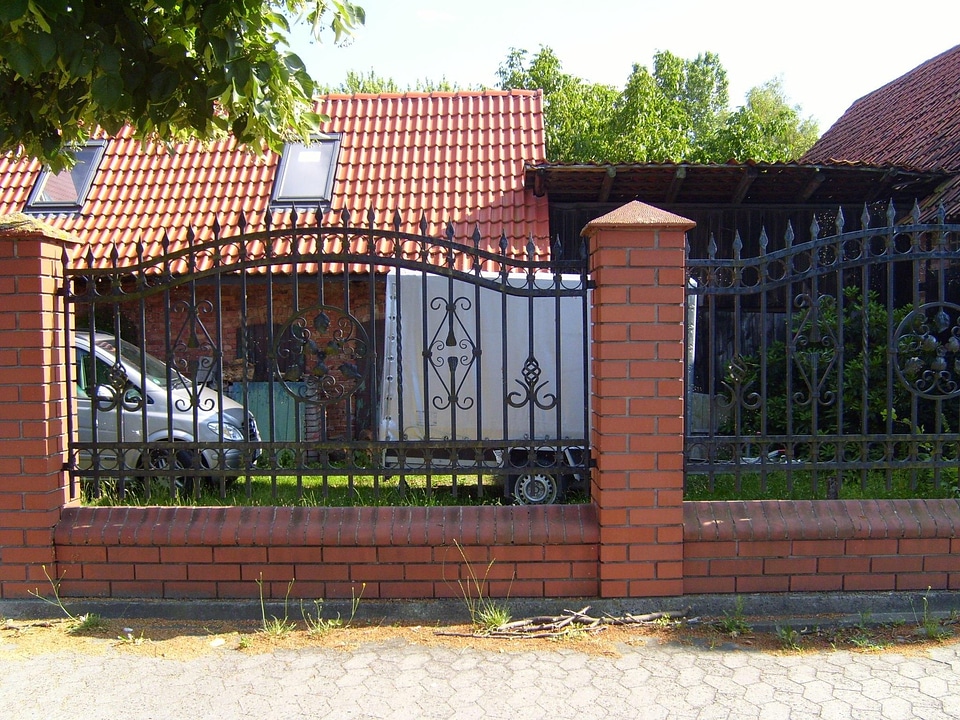 Close metal road