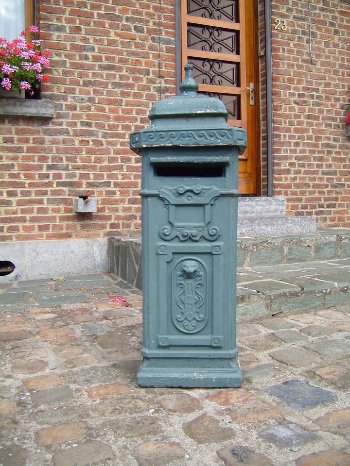 Cast mailbox 