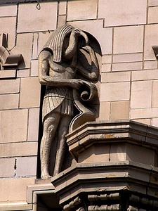 Statue  