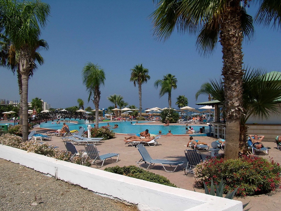 Bathe hotel pool