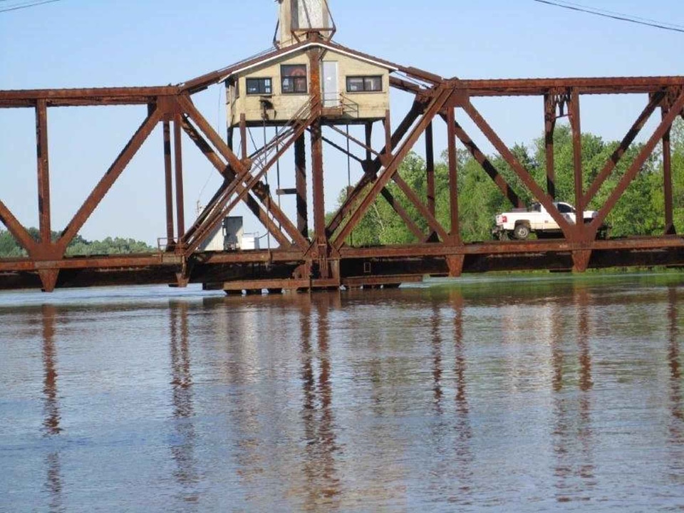Bridge rail river