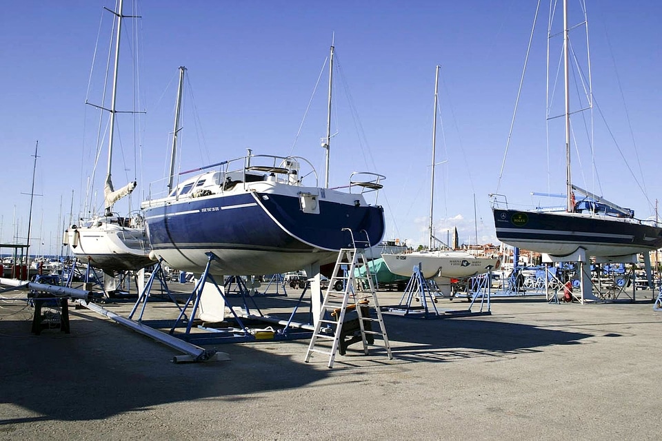 Boot harbor mariner