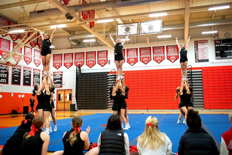 Cheer-9083