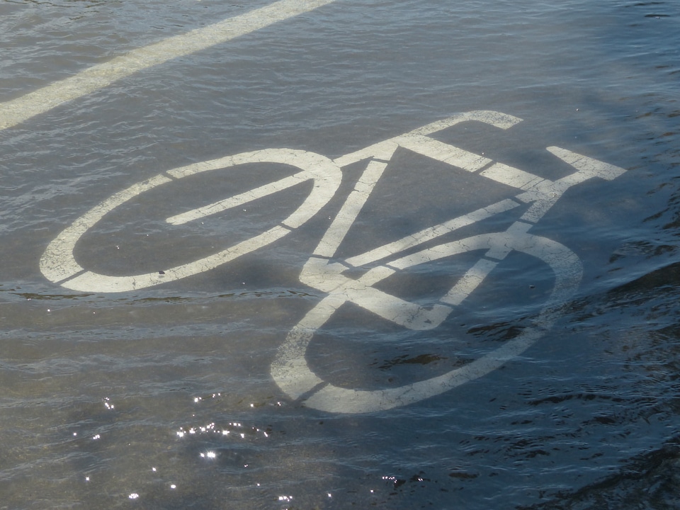 Bike bicycle path high water