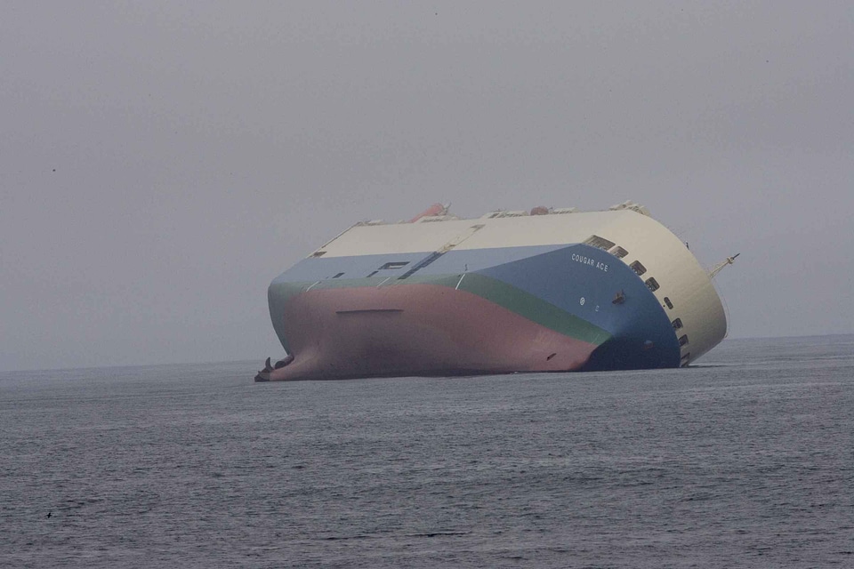 Cargo cargo ship post