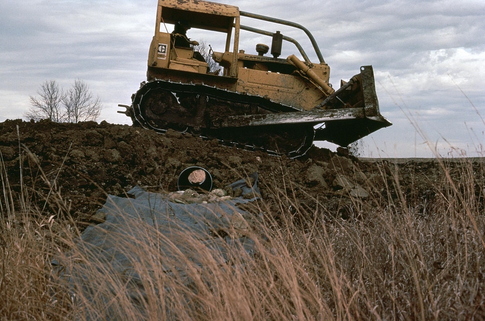 Bulldozer vehicle 
