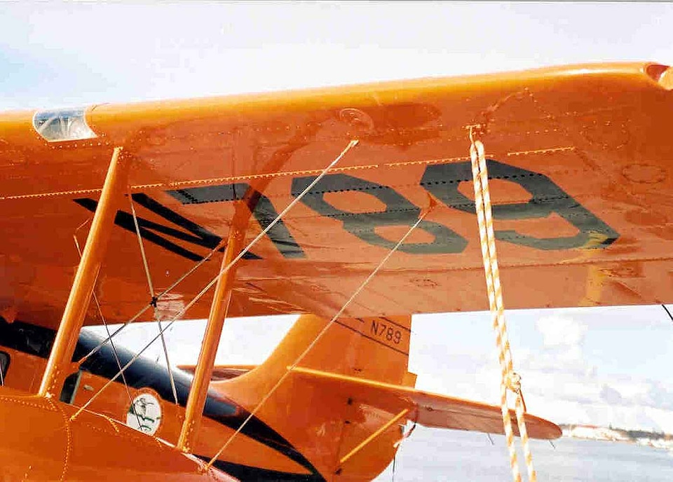 Airplane underwing 