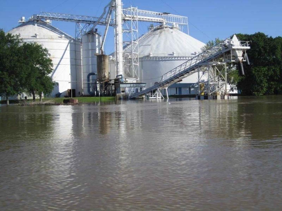 Elevator grain river