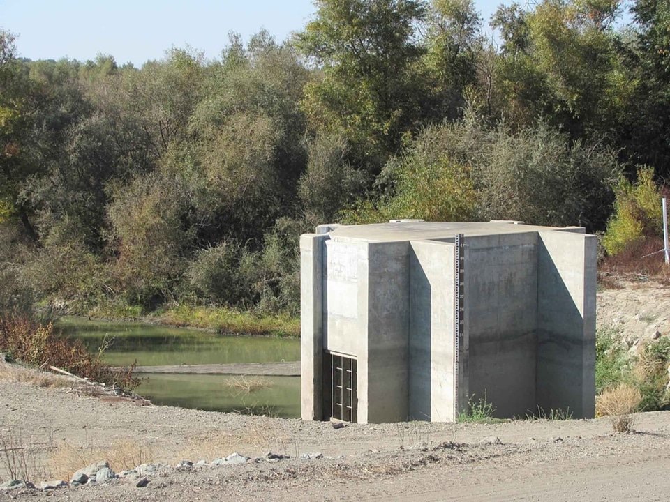 Monitoring station surface