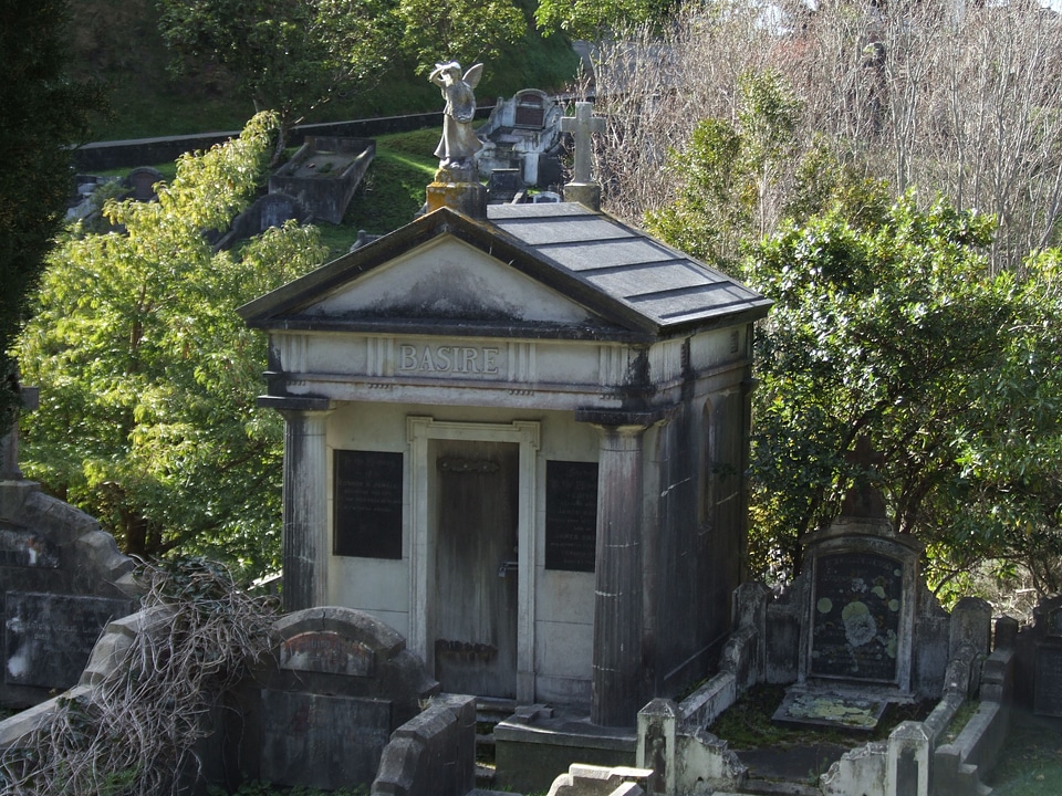 Cemetery mausoleum 
