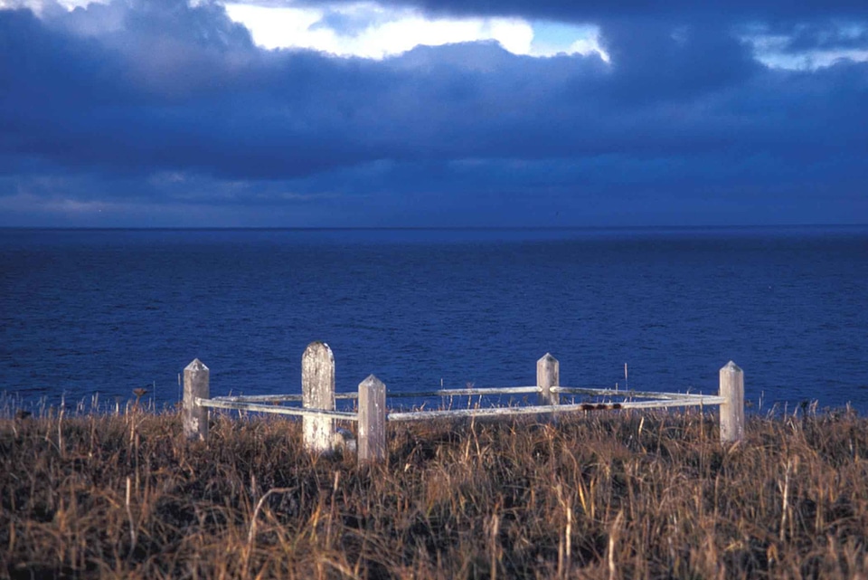 Cemetery grave strand