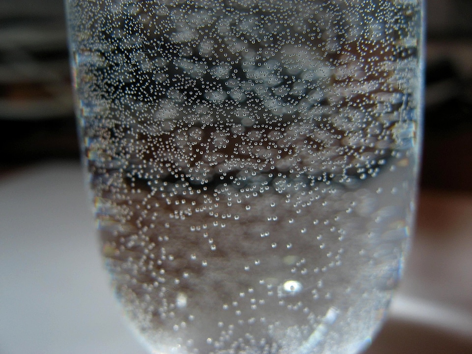 Aquatic bubble glass