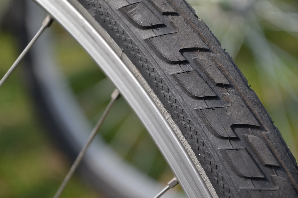 Inner tubes installation bike