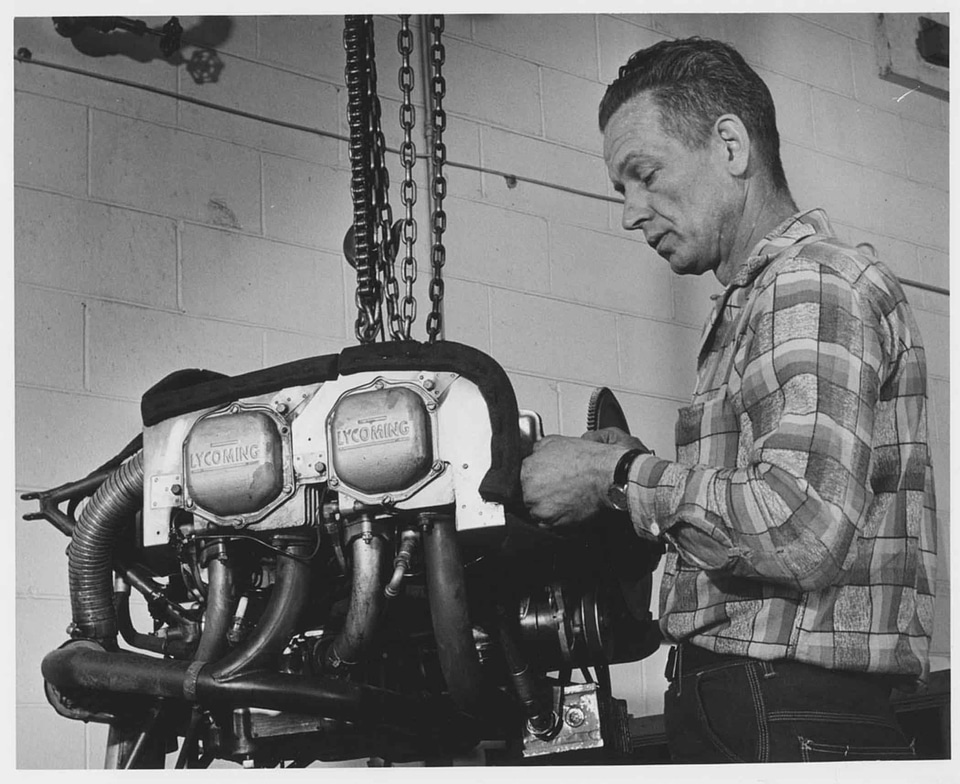 Aircraft aircraft engine husband