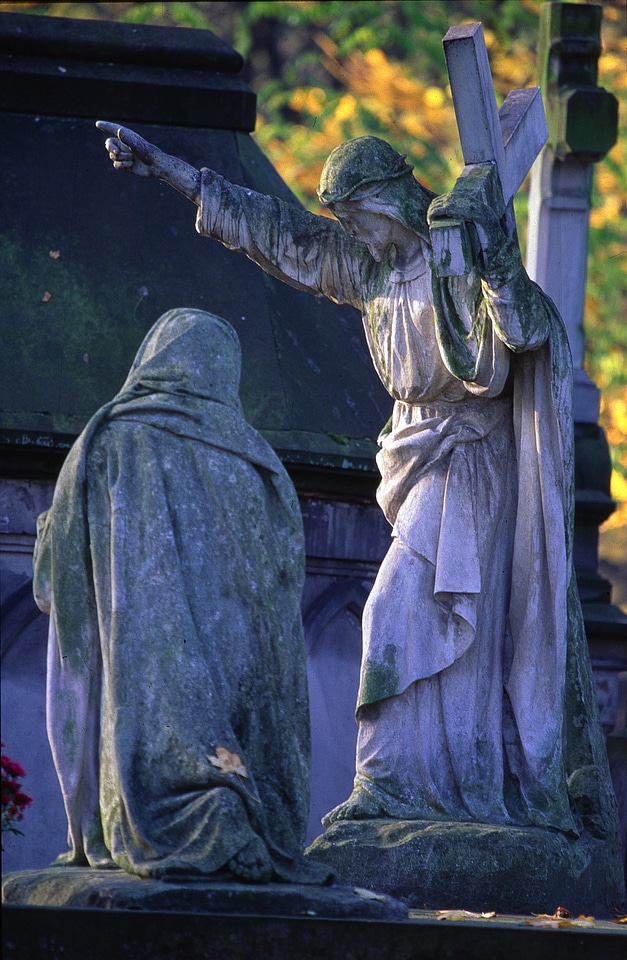 Sculpture graves the tomb of