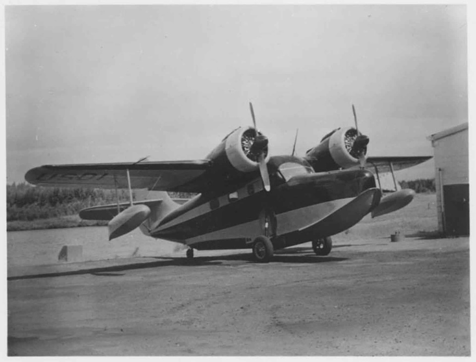 Hydroaeroplane photo shoreline