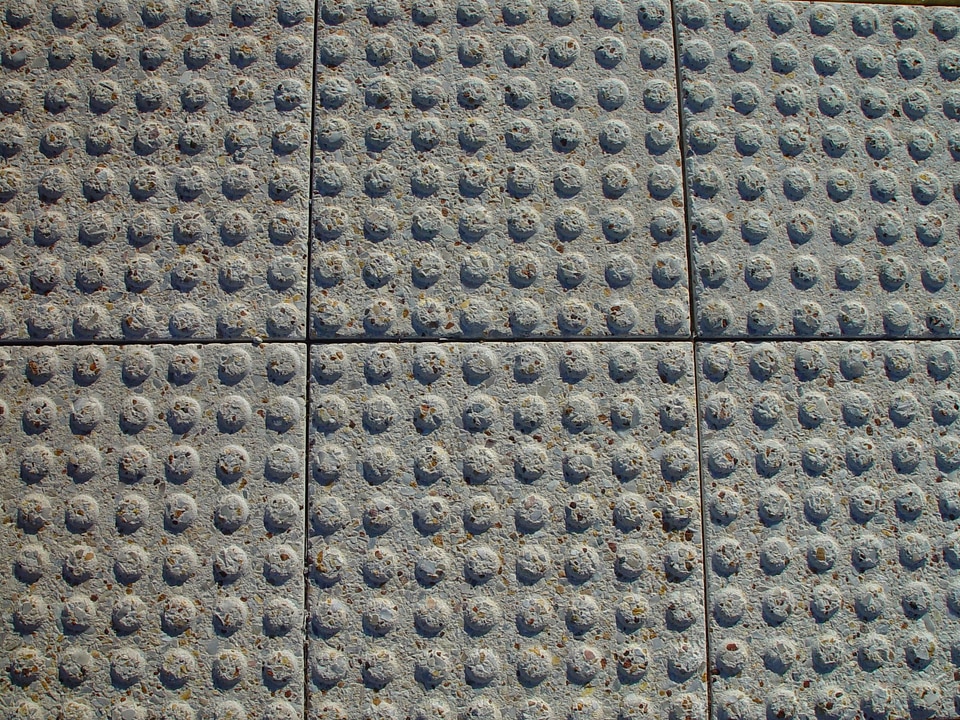 Cement paving structure