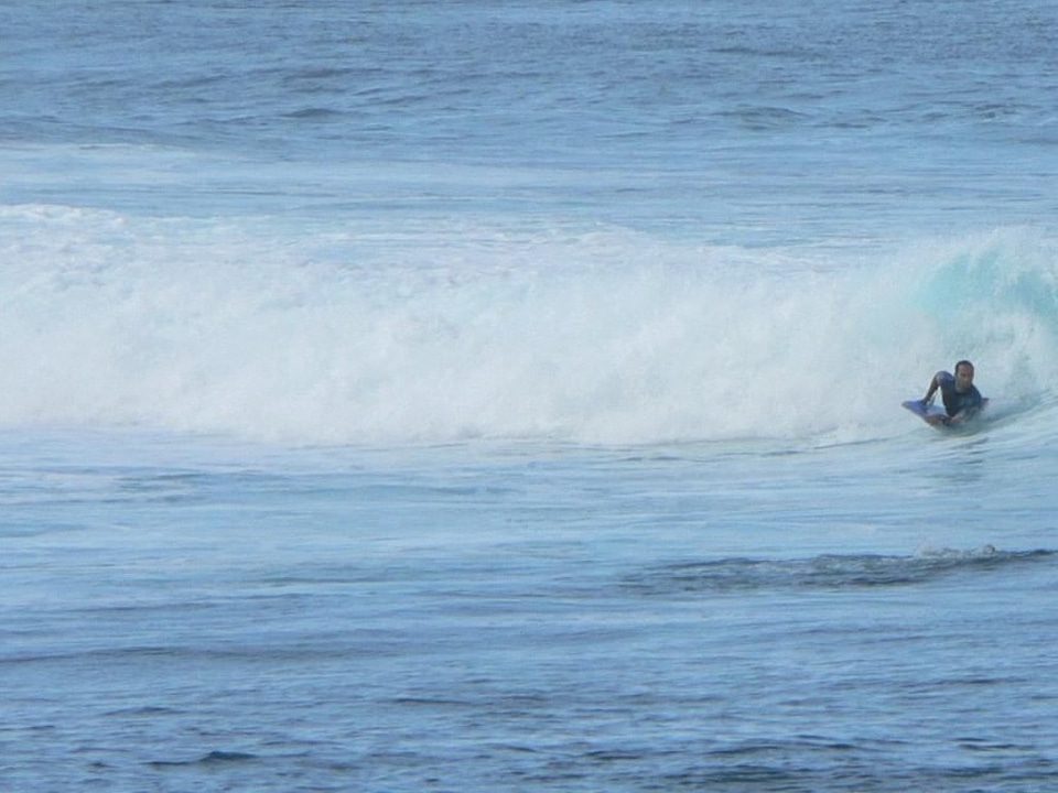 Surfer wave 