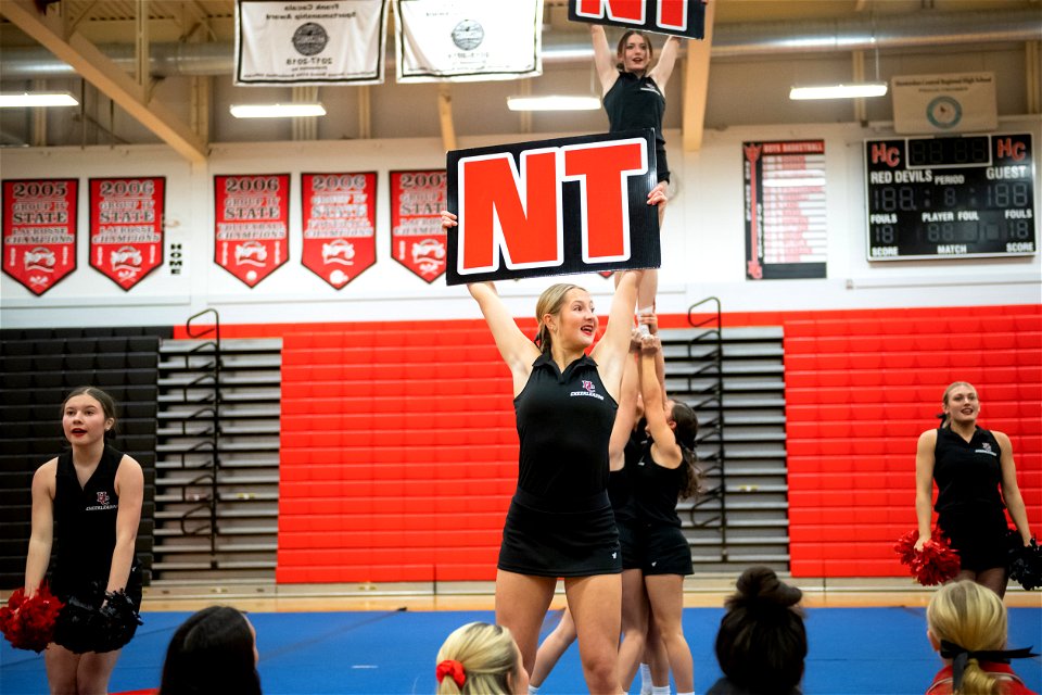 Cheer-9095